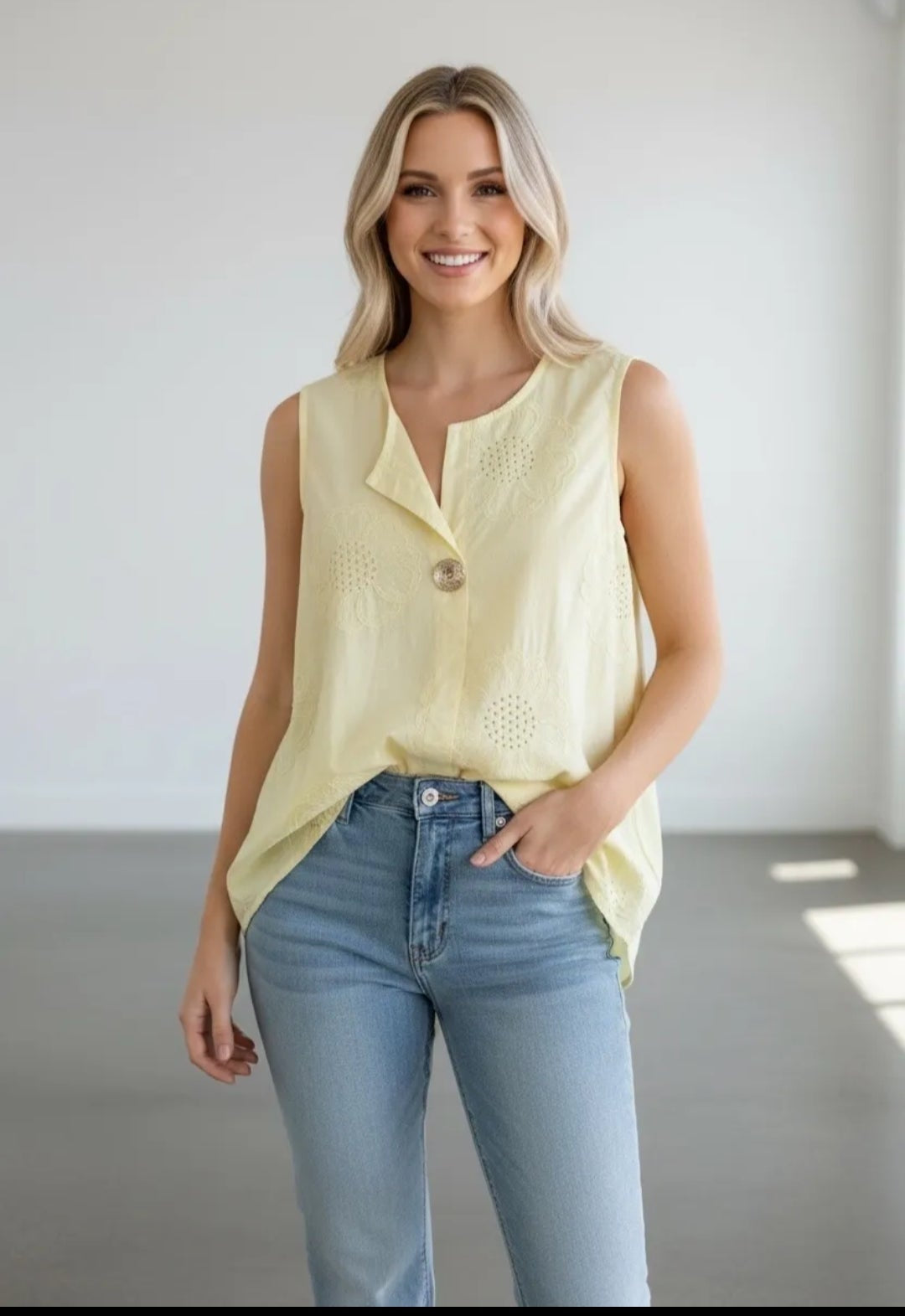 Haut Avec Bouton Broderie