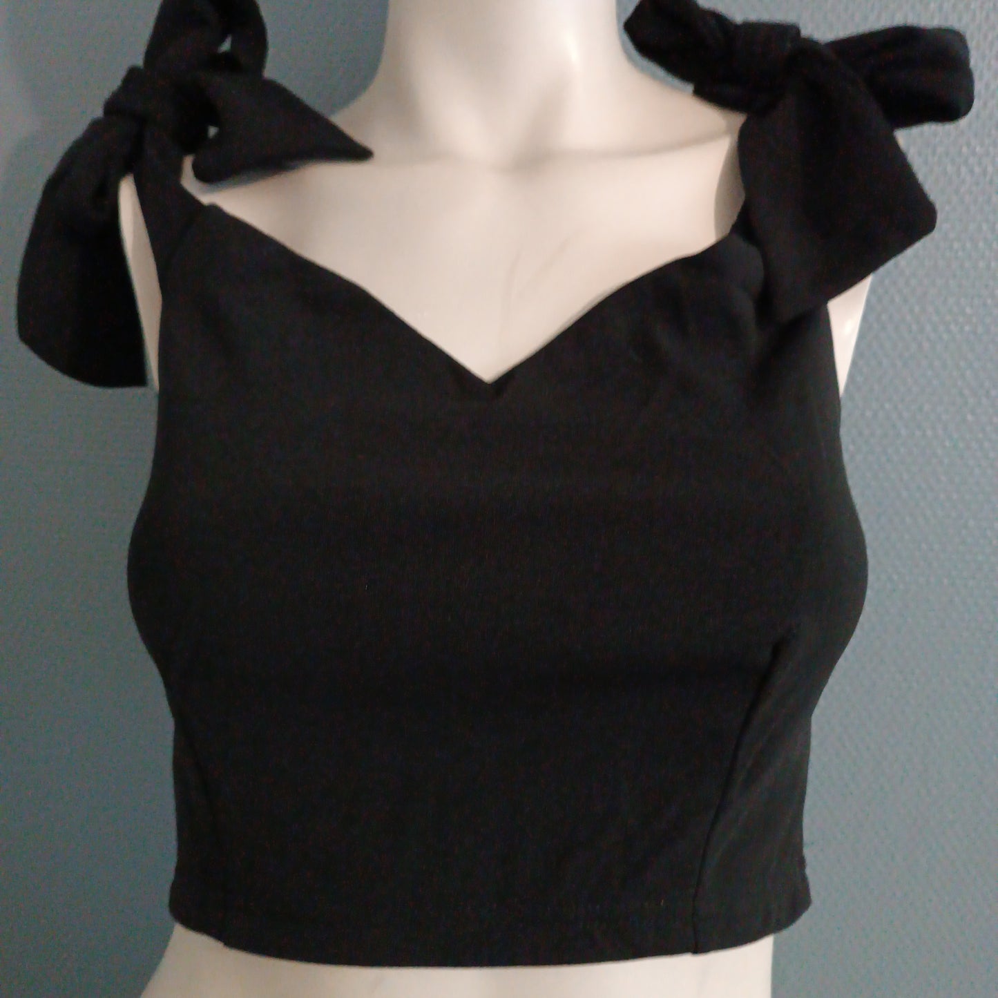 Crop top avec bretelles à nouer