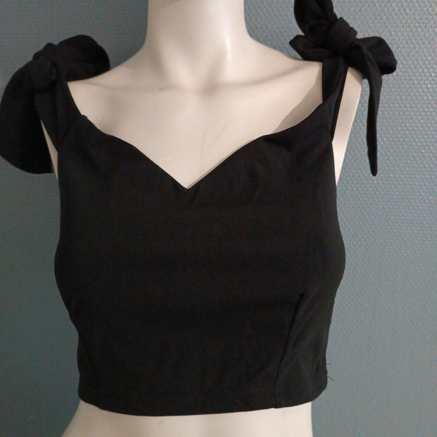 Crop top avec bretelles à nouer